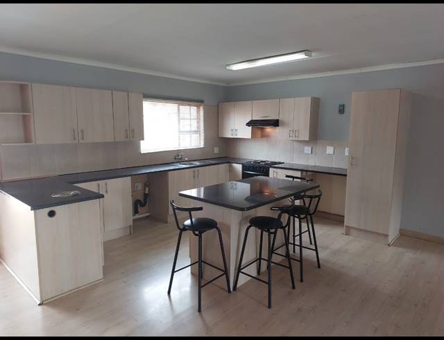 3 BEDROOM APARTMENT FOR SALE IN VAALPARK